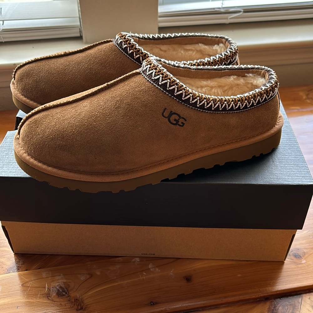 New with tags in box! M8 Ugg Tasman slipper in Chestnut